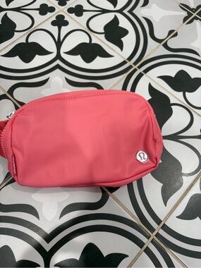 lululemon athletica Coral Pink Compact Cosmetic Pouch